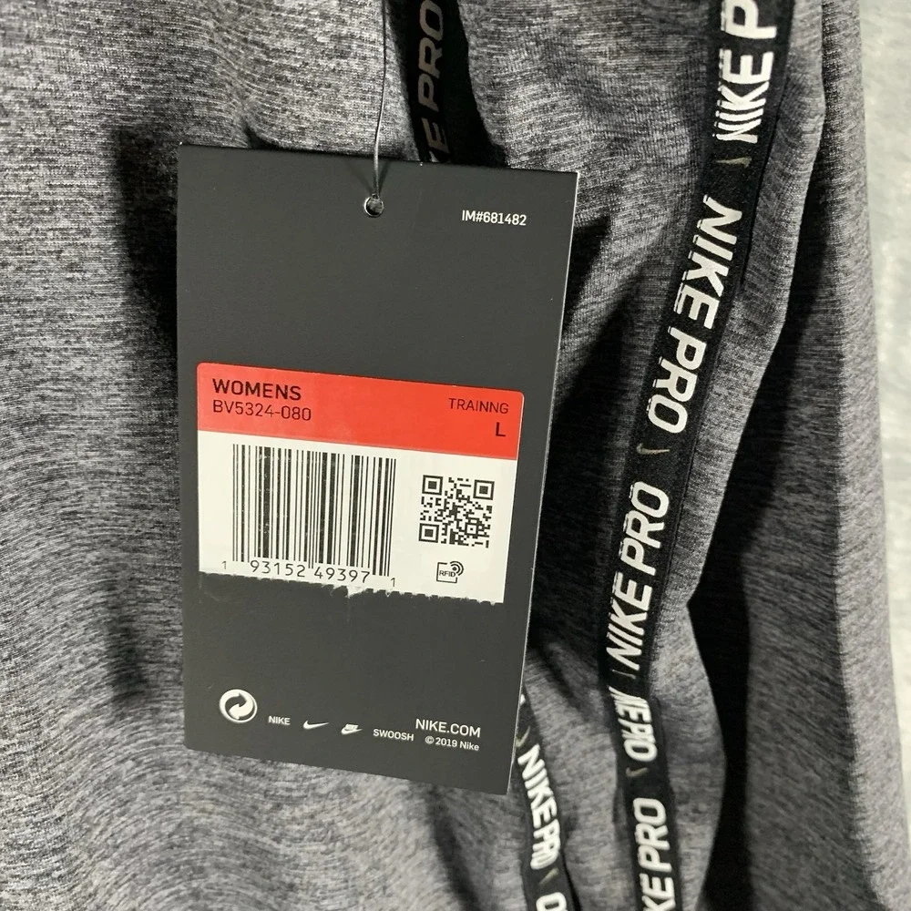 Nike women top